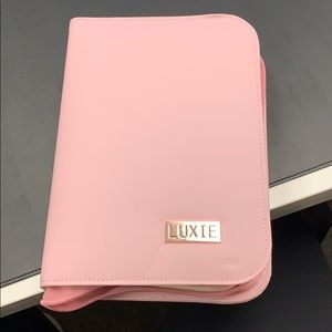 Luxie Beauty 30 Brush booklet